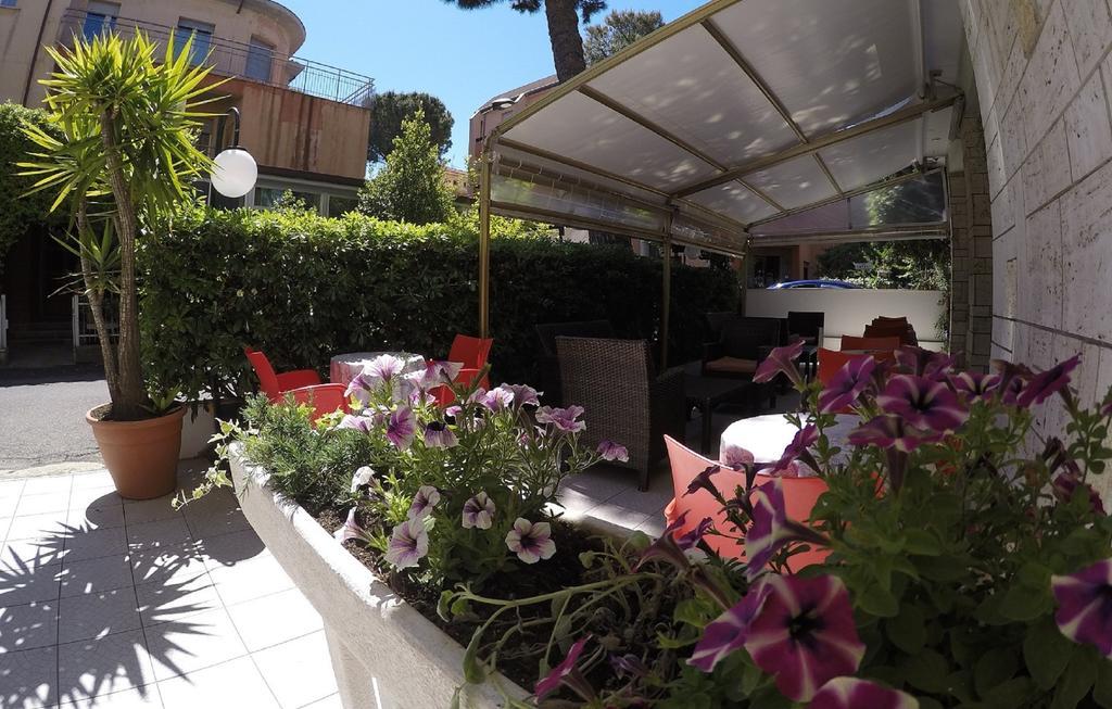 Hotel Ausonia B&B Rimini Ngoại thất bức ảnh
