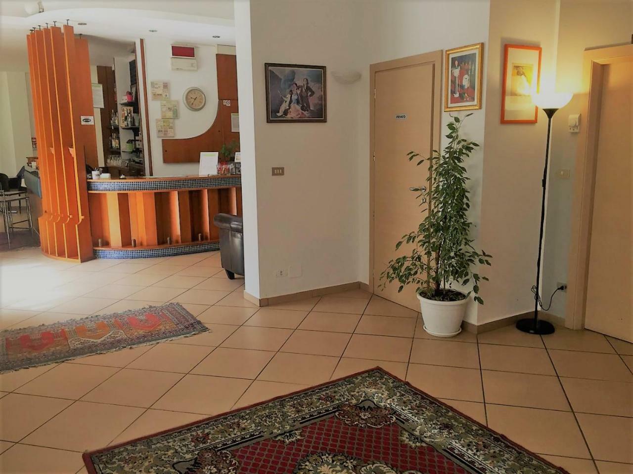 Hotel Ausonia B&B Rimini Ngoại thất bức ảnh